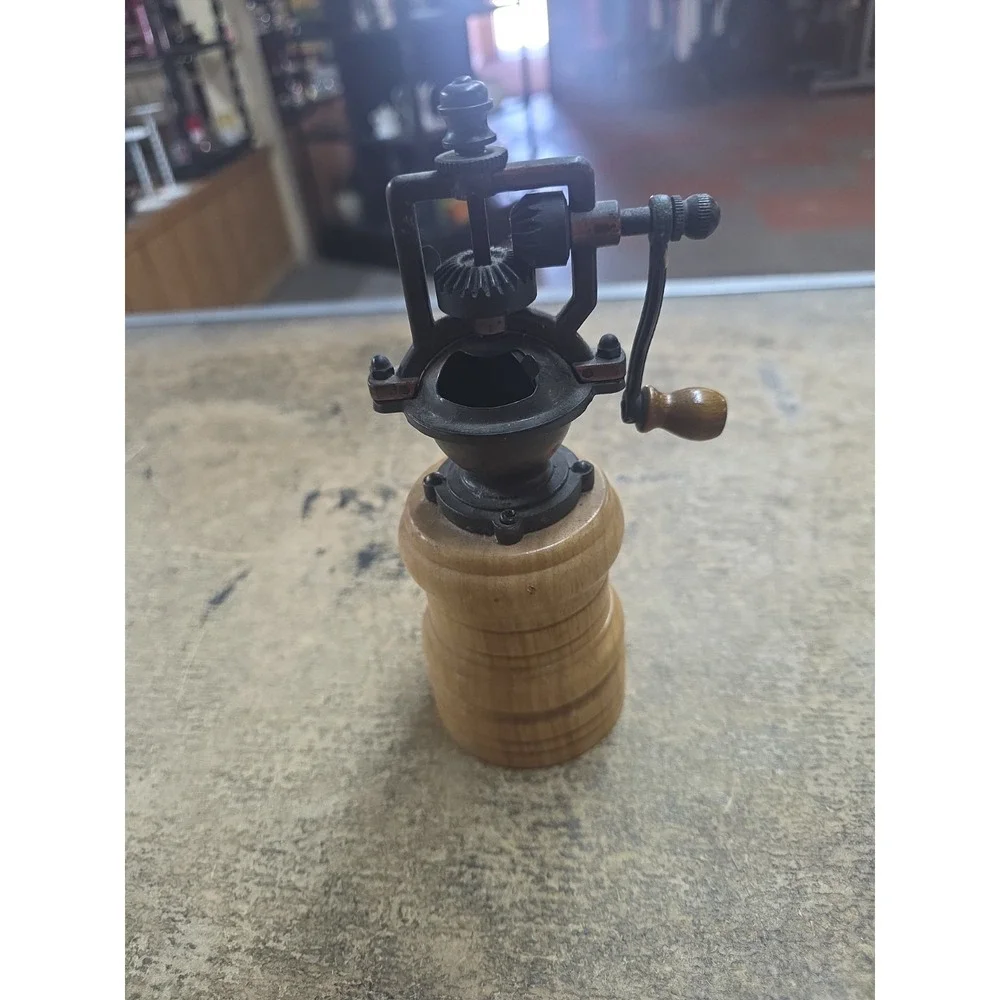 Vintage Hand Crank Pepper Grinder